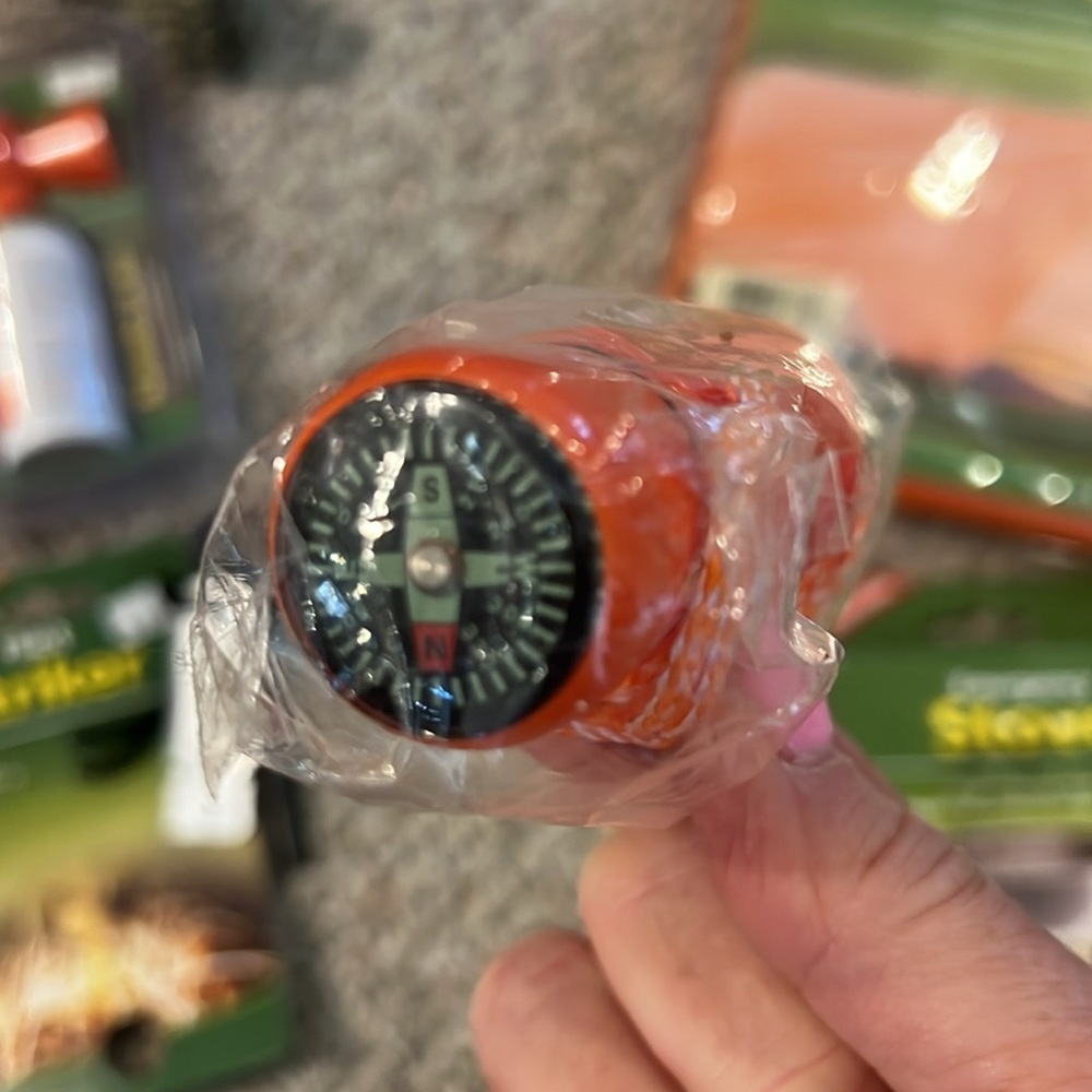 Emergency survival gear for camping - Picture 7 of 7